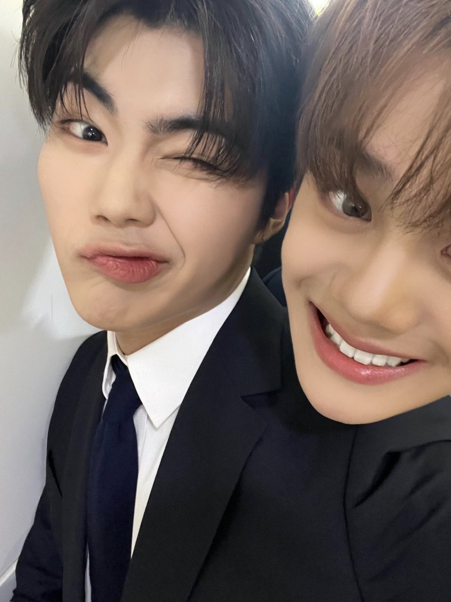 gaeteolzdaily's tweet photo. from relying to each other during bopeul, earning the name gaeteolz because you both just have some much energy and love to share, both parents are really close, often eat meat together, late night walk, gym buddies, both send each other goofy photos of themselves, call eo jagiya, gunwook purposely not turning off gyuvin’s call eventho his phone is on dnd mode, gyuvin’s fell asleep while talking to gunwook eventho he got insomnia lately, have matching ring and bracelet, often share clothes, late night talk until morning etc. gaeteolz your bond is so precious 🥹🩵💙