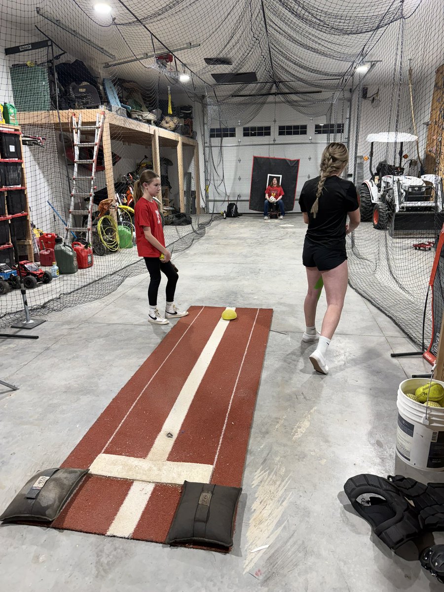 BentleySchiller's tweet image. Had fun working with one of the 12u Firecrackers pitchers tonight! This is Bella, we both play on @Firecrackersinc teams out of Denver which is 5+ hours from where we live. I’m Excited to mentor her and watch her grow as a pitcher!! #fcstrong