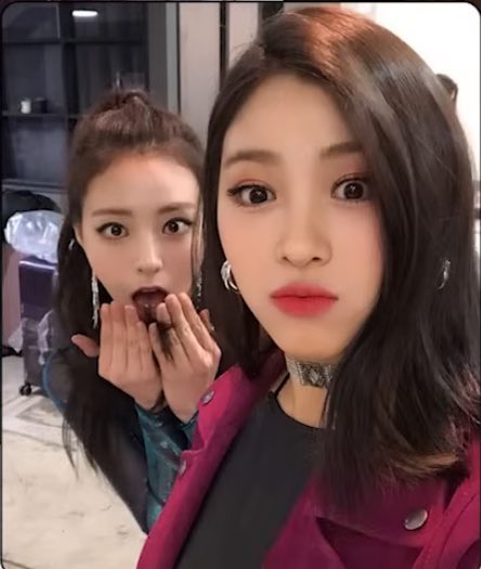 ITZY’s Yuna with Chaeryeong and Ryujin in newly shared pre-debut photos.