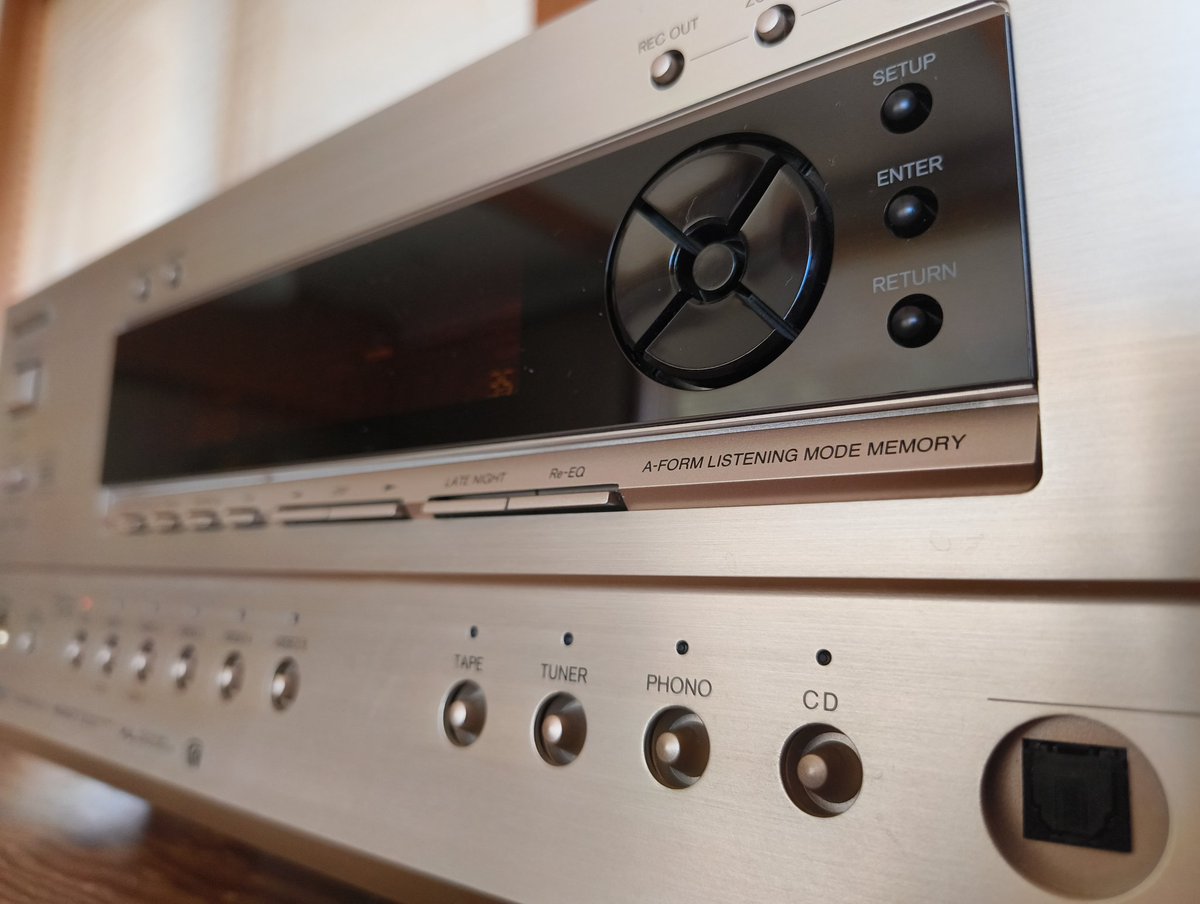 こないだ私が中古で買った TX-SA504 も HDMI付いてない時代のAVアンプ