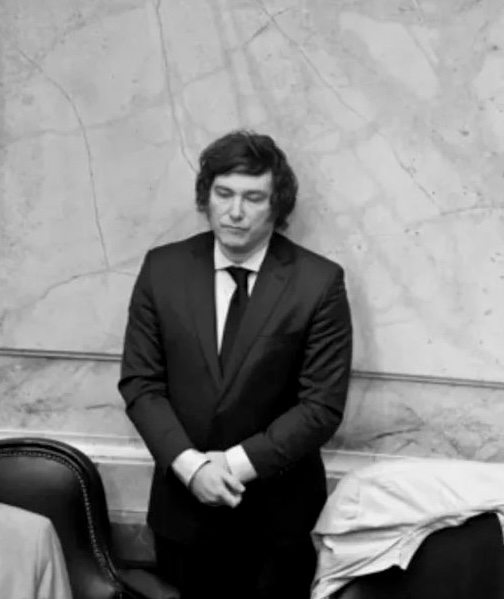 El "Loco" en 2021, solo.
La diferencia entre un loco y un genio, son los resultados.
Abrazo.
