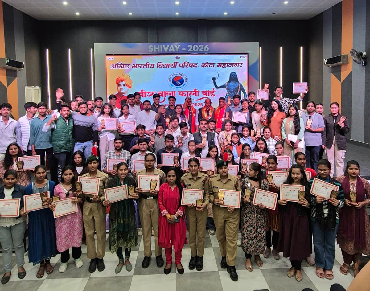 ABVPVoice's tweet photo. अभाविप चितौड़ प्रांत के कोटा महानगर द्वारा वीर बाला काली बाई प्रतिभा सम्मान समारोह आयोजित किया गया। जिसमें राजस्थान तकनीकी विवि के कुलगुरु प्रो. निमित रंजन चौधरी एवं राष्ट्रीय मंत्री श्री @nanoma_harshit ने प्रतिभावान विद्यार्थियों को सम्मानित किया।

#ABVP https://t.co/wSgcDnATQc