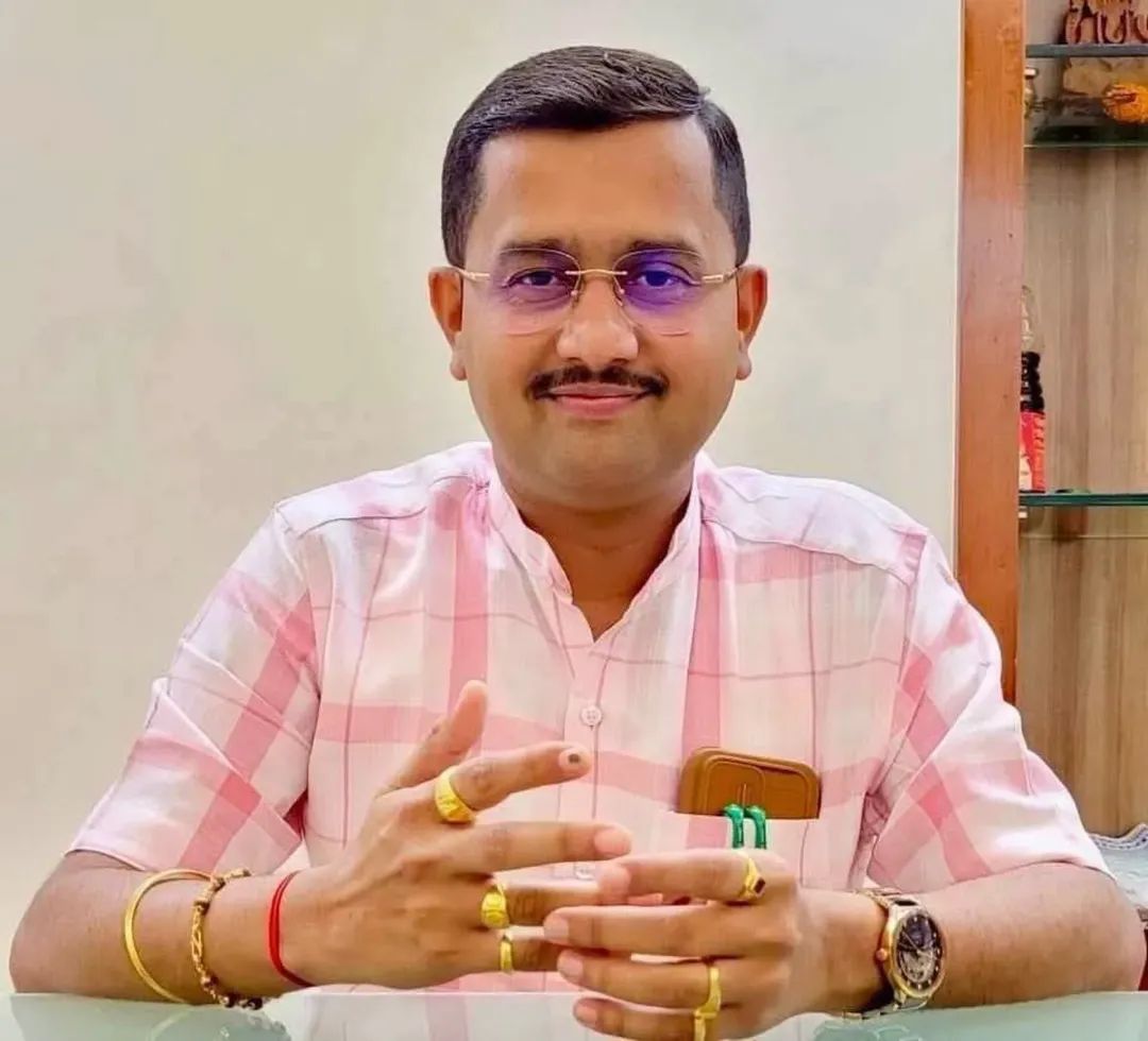 भाजप महाराष्ट्र प्रदेश अध्यक्ष श्री. रवींद्रदादा चव्हाण साहेब यांचे विश्वासू स्वीय सहाय्यक व माझे मार्गदर्शक मोठे बंधू भावी आमदार श्री. अनिकेतदादा पटवर्धन यांना वाढदिवसानिमित्त शुभेच्छा.  

त्यांच्या आगामी आयुष्यासाठी उत्तम आरोग्य, यश लाभो, हीच सदिच्छा! 

#AniketDadaPatawardhan