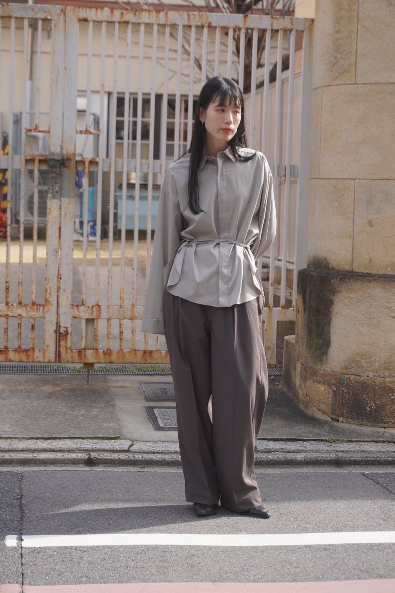 〈jens〉NEW SEASON 26SS

"UNDER PANTS DRESS"
 COL : GRAY / CHARCOAL
¥46,200 TAX IN

"SLIT SHIRT"
 COL : GRAY
¥39,600 TAX IN