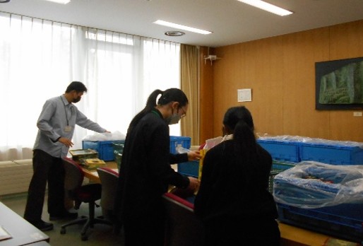 【インターンシップ】札幌市内の大学生3名の #インターンシップ が終了しました。最終日は企画支援課でｲﾍﾞﾝﾄ貸出用大型絵本の読み聞かせ時間計測や大量一括貸出しの選書,学校事業用しかけ絵本ｾｯﾄ作成等,市町村や学校への支援という当館ならではの仕事を体験。5日間お疲れ様でした!(企画支援課)