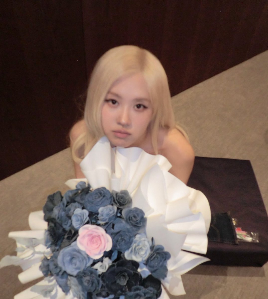 roseannepics's tweet image. roses are rosie