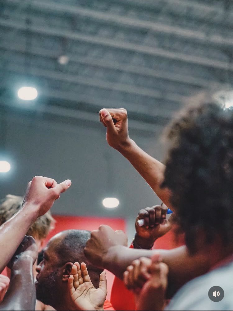 PMAhoops tweet media