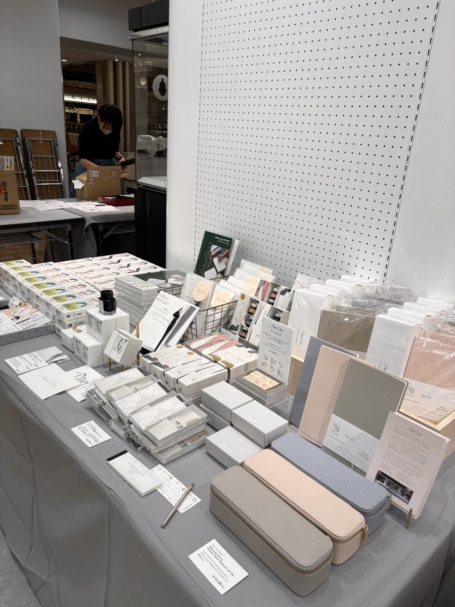PaperTree5's tweet photo. 三越文具祭り2026

場所: 日本橋三越
会期: 5F 2/11-24 / 7F 2/16-23

インクと描くことを存分に愉しめる
Tom’s Studio LumosとWren
全色ご用意してます✨

本日のWSは原田祥子さん、明日は島野真希さんのカリグラフィーレッスンです！

@makishimano 
@cokodomonokuni https://t.co/JD6cdTgpX3