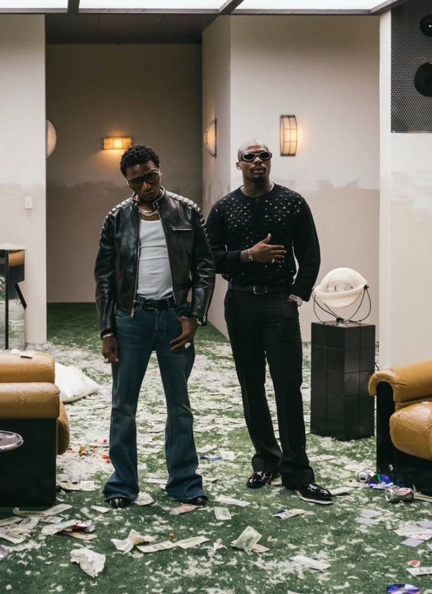 MPlugNG's tweet photo. 🥇Wizkid &amp; Asake's "Alaye" has now surpassed 10 MILLION streams on Spotify. 🎵

It's the 3rd track off their 4-track 'Real, Vol.1' EP to hit this milestone.
#mplugng https://t.co/vFKYaNc7TP