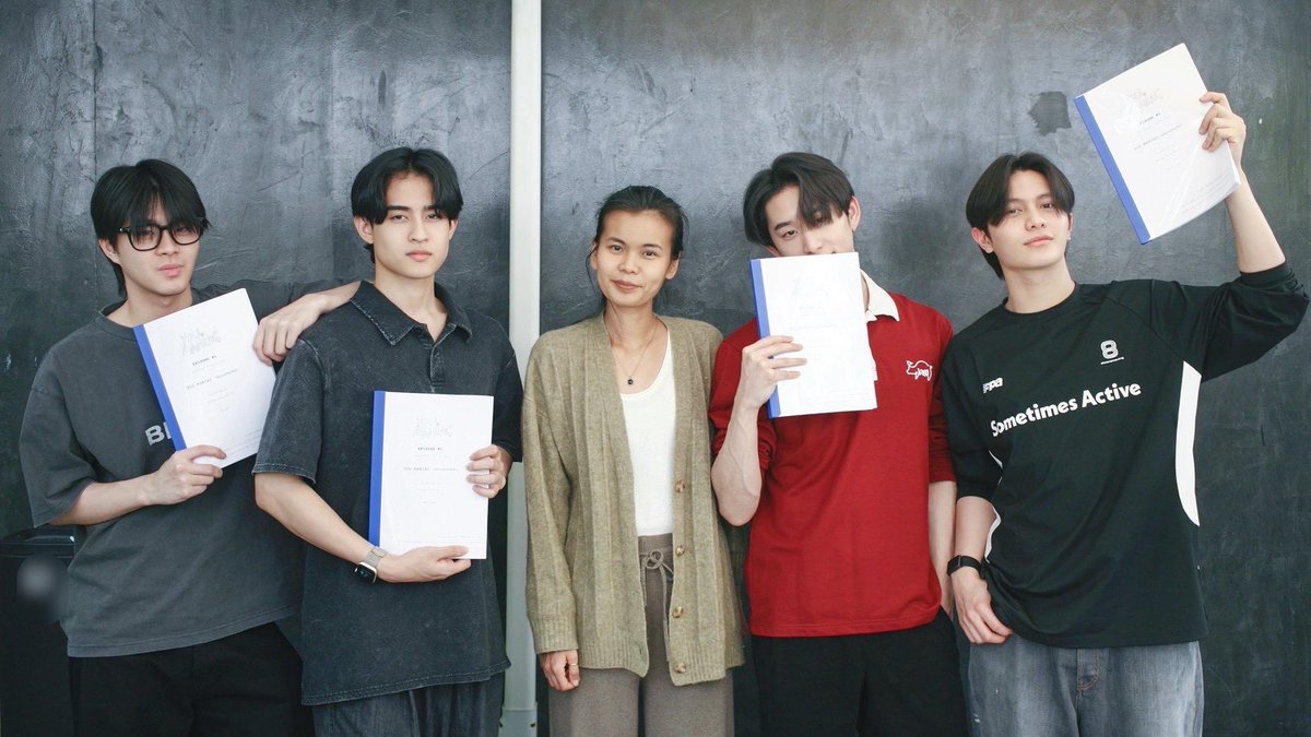 YouManiacSeries's tweet image. 11.02.26 You Maniac เดี๋ยวจะรักซะให้บ้า FIRST READ ❤️‍🔥

รักบ้าแอมเรดี้แล้ว มาติดตามและส่งกำลังใจไปด้วยกันนะคับ 🫵🔥

#YouManiacSeries 
#GMMTV