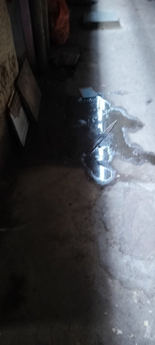 DeepsGoel's tweet photo. .@MCD_Delhi @DelhiGovDigital @gupta_rekha 

There is a serious gutter blockage issue in Christian Colony. The sewer is overflowing and creating unhygienic conditions for residents. It poses health risks, especially for children and elderly people.

+ https://t.co/LO9yU5j4gD