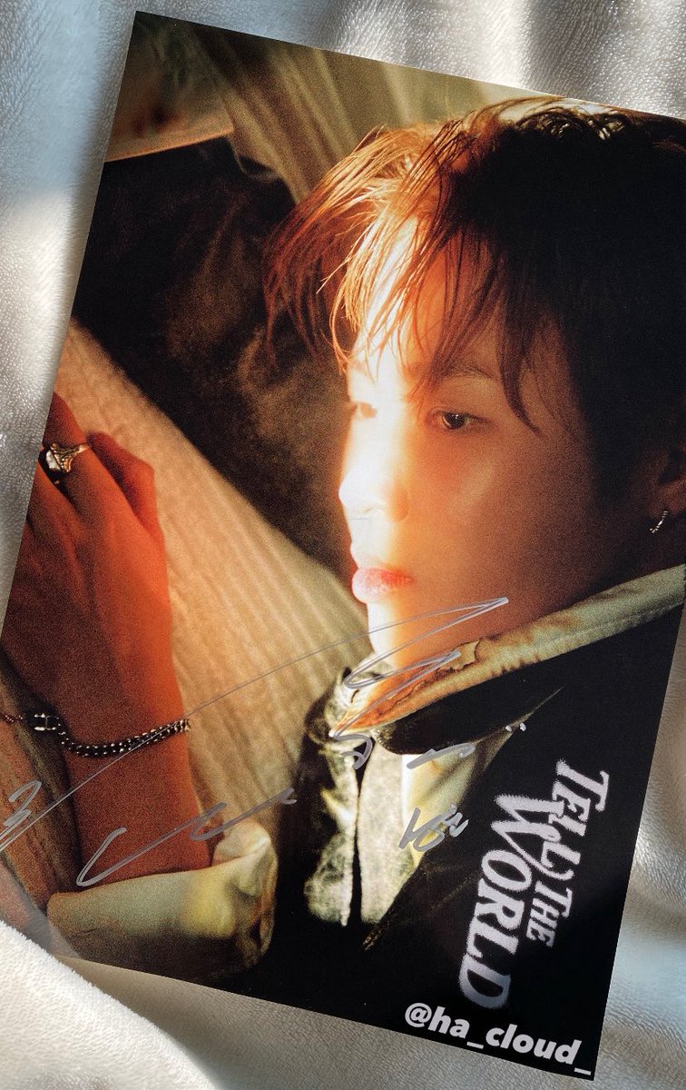 <a href="/gooreumseng/">하성운</a> 끝내주는 행복...🖤 #하성운 
멜론이벤트 하성운 싸인 포스터왔따ㅏㅏㅏ