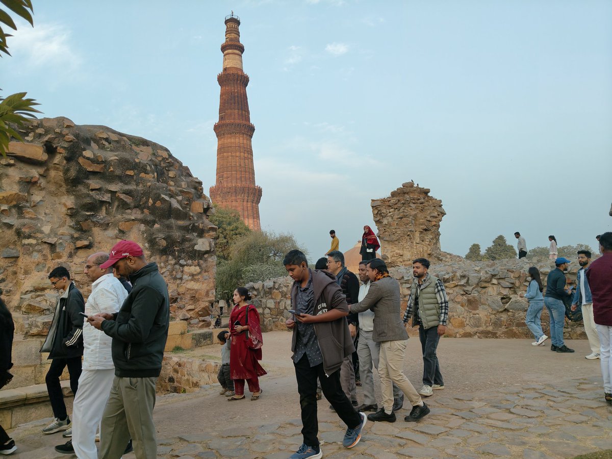 EdCIL_India's tweet image. As part of Pariksha Pe Charcha, students from different parts of India visited the historic Qutub Minar on Day 2, gaining insight into India’s rich cultural heritage and architectural legacy.

#parikshapecharcha2026 #ppc2026 #examwarriors