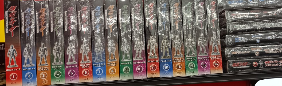 こんにちは！ 本日はたくさんの仮面ライダーのフィギュアコレクション