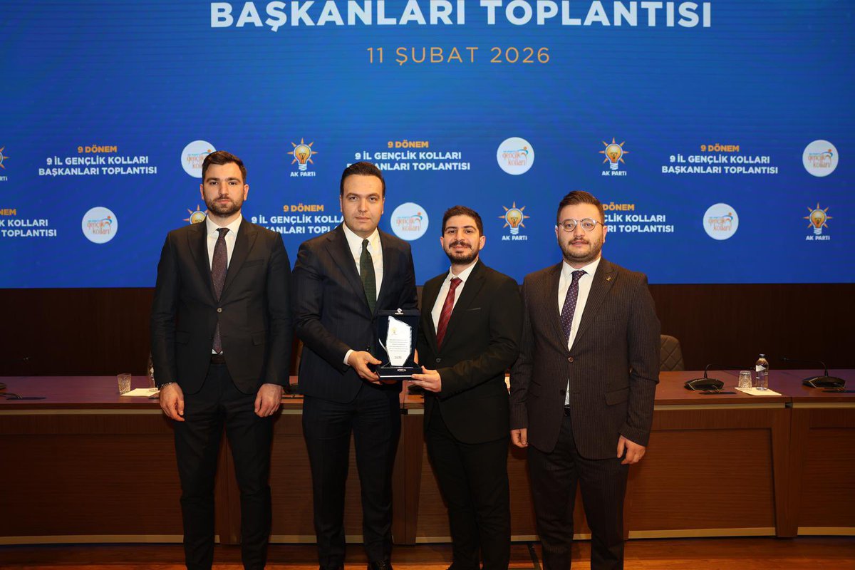 Genel Merkez Gençlik Kolları Başkanımız Sayın <a href="/avyusufibis/">Yusuf İBİŞ</a> ’in takdirleriyle, AK Gençlik Adıyaman olarak Gençlik Kolları Üye Çalışmalarında Türkiye Birincisi olmanın gururunu yaşadık. Gençliğe dair yürüttüğümüz çalışmalar dolayısıyla tarafımıza tevdi edilen bu anlamlı takdim için