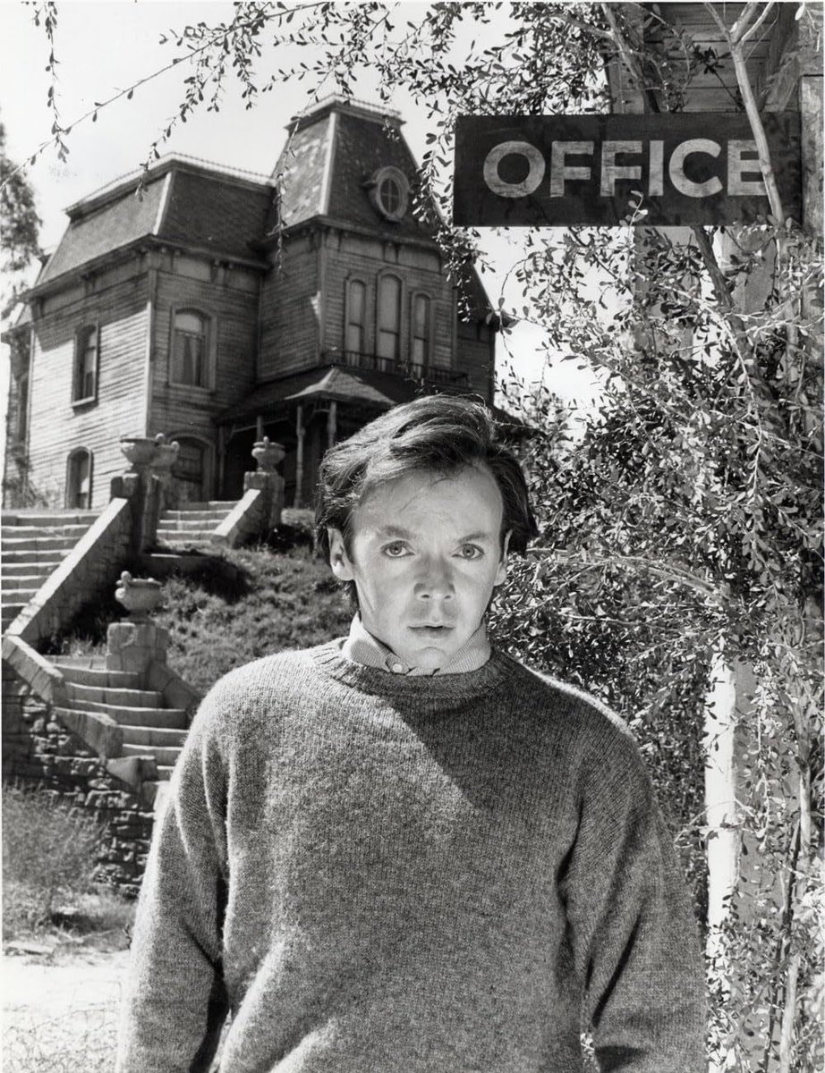 DrPopCulture tweet media