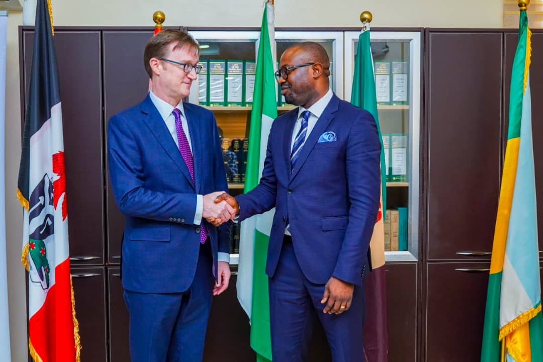 BadmusFranca's tweet photo. Dr. Olubunmi Tunji-Ojo has been lauded by foreign envoys for transforming Nigeria's Ministry of Interior with innovative ideas, including a contactless passport renewal system and automated border control infrastructure. #RenewedHope
/ Seun Foden Cubana #ProofOfAuthenticity https://t.co/p9sAdeiydM