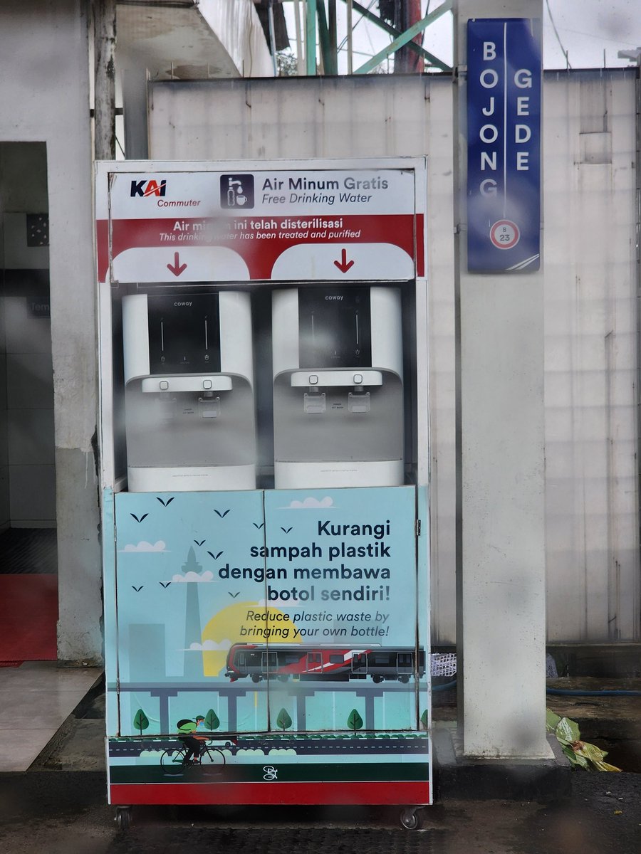wayyy_hd's tweet photo. KRL arah Bogor nyangkut di Bojong gede daritadi ini belom jalan lagi. Info dari security masalah Wesel St Bogor https://t.co/iPkKSREhny