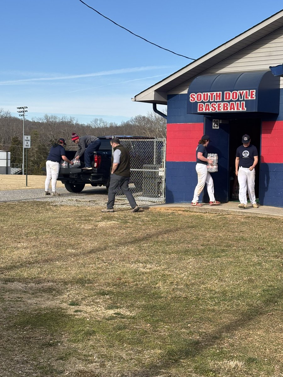 SDbaseballKees's tweet image. Huge thank you to Farm Bureau and @pesty15 for supplying waters and new helmet decals for this upcoming season!! #WeAreSouthDoyle #SouthKnox