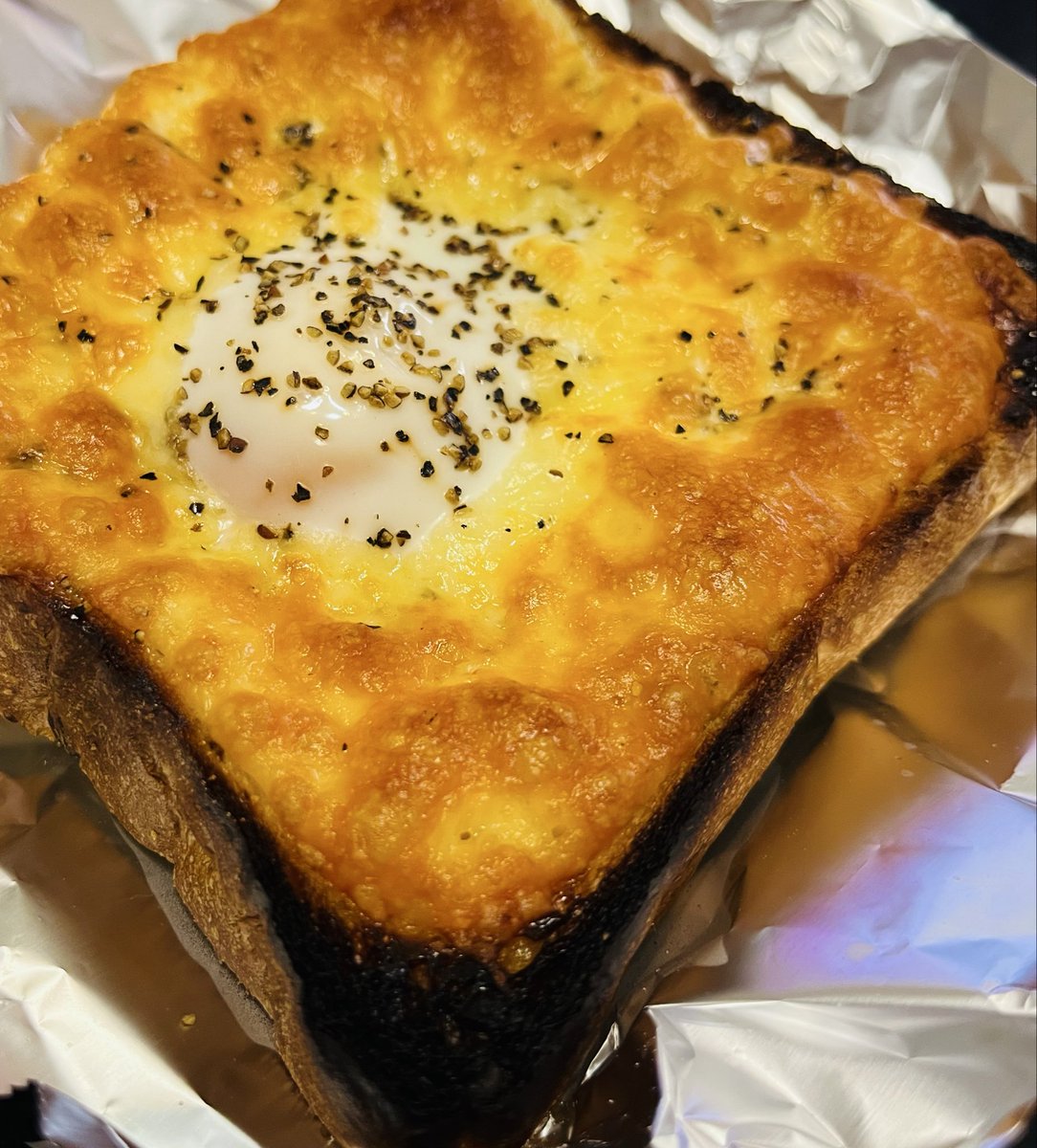 mimi20180828's tweet photo. 休みの日の朝ごはん

チーズとろとろ🧀
卵の表面が毎回カチカチになるのが悲しい https://t.co/IrJWPp5sgZ