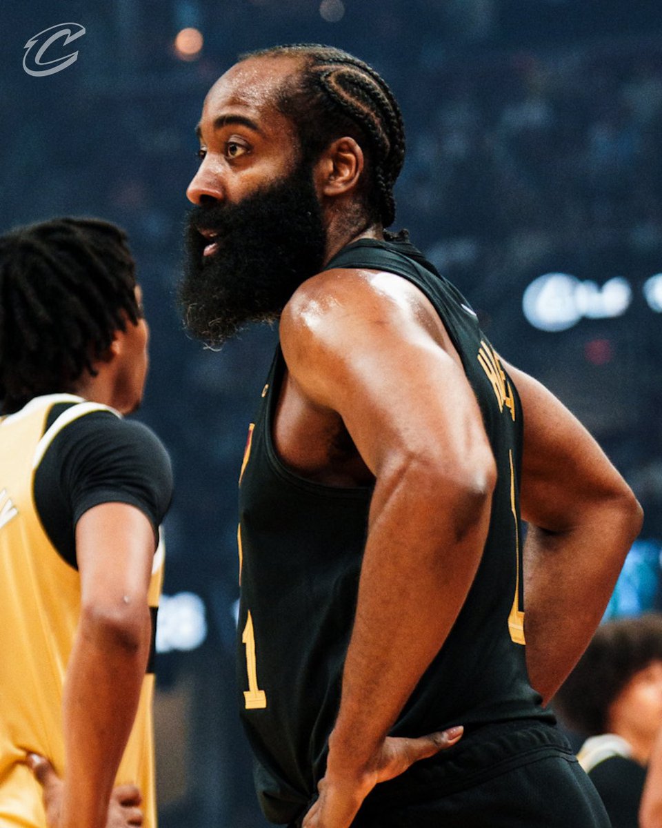 SAIU O PRIMEIRO DUPLO-DUPLO DE PONTOS E ASSISTÊNCIAS DO HARDEN PELO CAVS!

São 13 pontos e 11 assistências, faltando ainda 4 minutos no terceiro quarto....

THE BEARD!