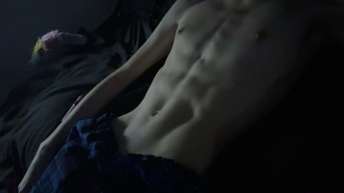 bitethroughu's tweet image. im fucking crying why does my arm look so long but i like the pic so idc🫩