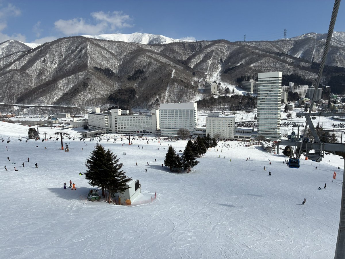 prkokudo's tweet photo. 今シーズン初苗場！
天気も良くてコンディションもgoo

積雪　山頂250cm
　　　山麓210cm https://t.co/oOGdTCTBHG