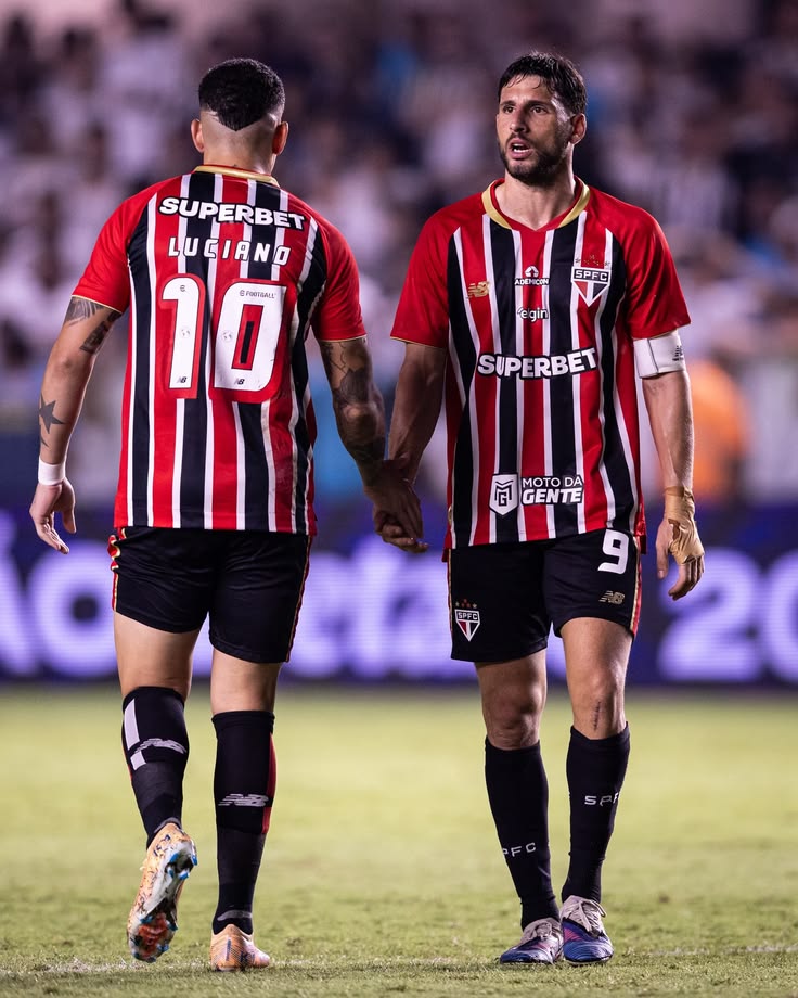 bzntancur's tweet photo. Luciano deu o gol para o Calleri. 

Dupla. https://t.co/4JRX7shQPs