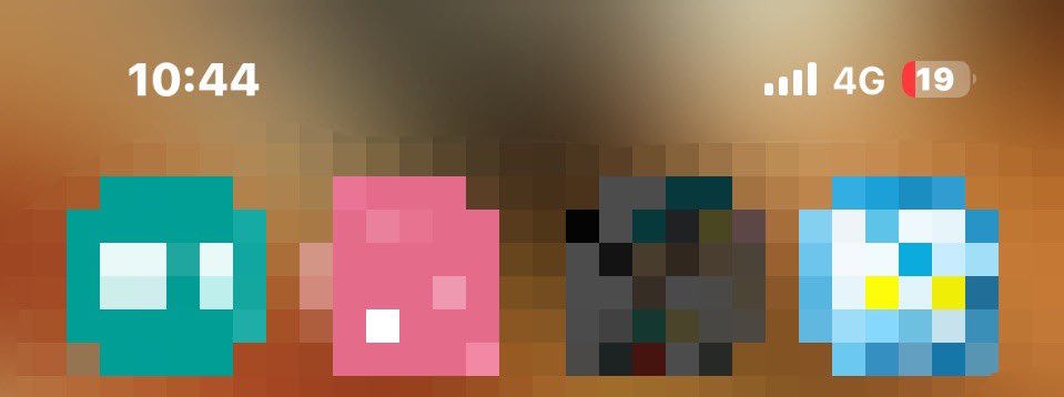 nicorin328's tweet image. 寒いと🥶充電の減りが早いとは聞いていたけど……
こんなに早いの？

９時30分で
約50%残っていたのに
その後20分で
ほぼなくなる🫠

#iPhone15