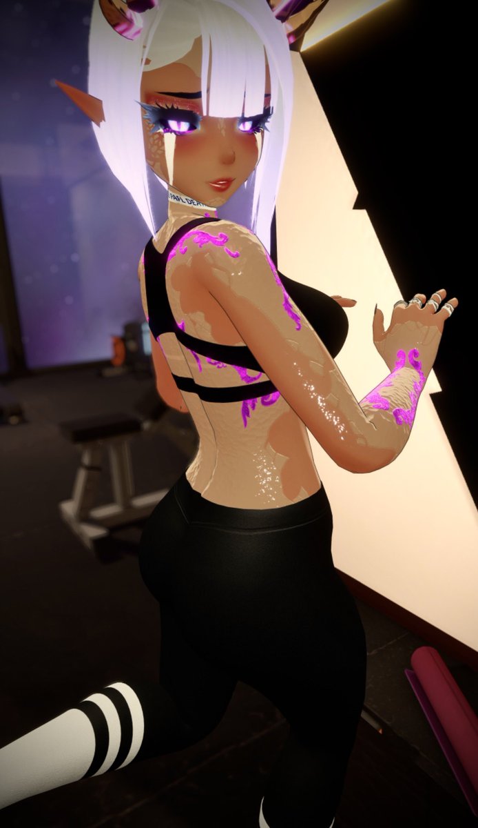 “ Am I known enough to get some booty pics by my darlings? ~~”     🤍