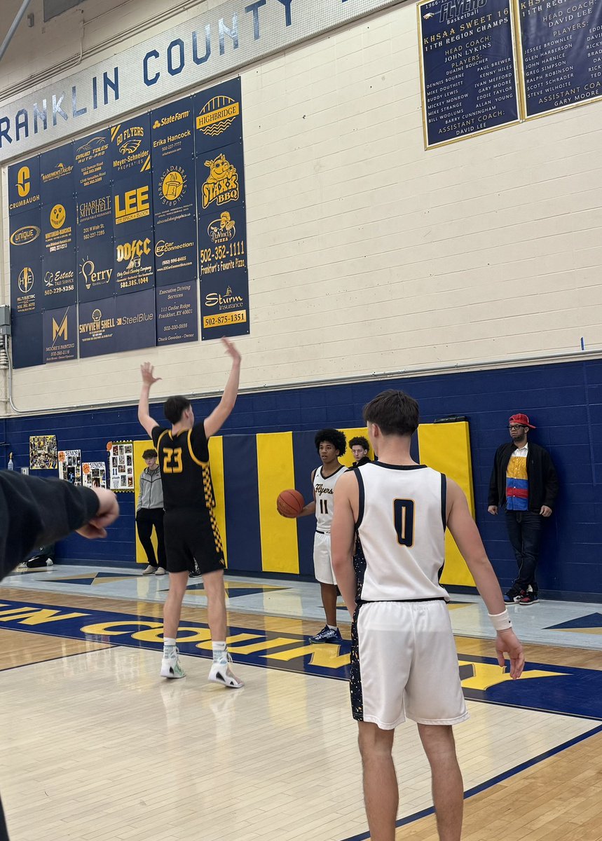 jchsboysbball's tweet photo. NICE OUT OF REGION WIN!!!

Johnson Central 84
Franklin County 82

Brayden Shepherd - 35 points, 5 rebounds
Mason McKenzie - 13 points, 4 assists
Austin Slone - 12 points, 13 rebounds, 16 assists
Kyle Rose - 12 points, 10 rebounds
#GoEagles https://t.co/l5jBMfEgbC