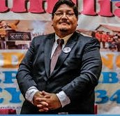 Dreddpooh's tweet photo. @elbuho_pe Les presento al pastor José Linares. Violador de su propia hija, desde que tenía 8 años. Luego permitió que su hermano (el tío) también lo haga.

"Cada familia será responsable"

Si lo ven, denuncienlo. Ya basta de consideraciones con pederastas. https://t.co/rZhdUCdhoJ
