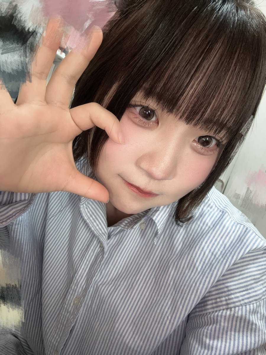 おはよ𓈒𓂂𓂃◌𓈒𓐍

みんなと次会えるのは2/15だね😻
にゅーひろにとってでかすぎる挑戦です、みんなの力貸してほしいな🎀💭
この日はらすと衣装交換＆ワンマン前らすと対バンです❕❕