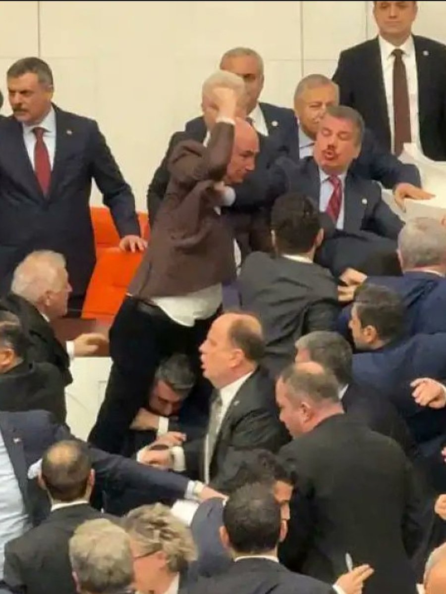 <a href="/vaybebune/">Raskolnikov</a> Tanal ın bacak arasında ki kim ben ona taktım 😆