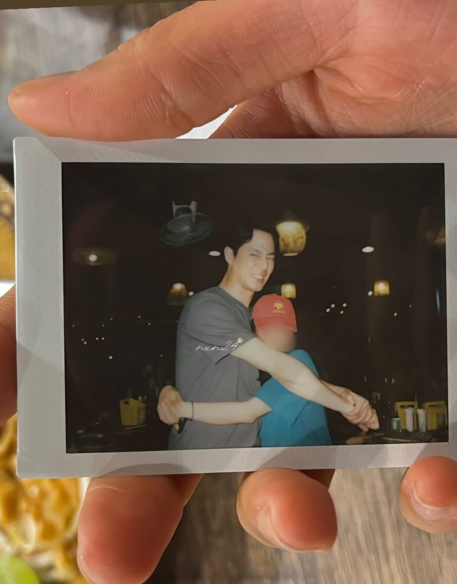 monteaforsure's tweet photo. Found this on the HUMINT team's post. Looks like it might be from after they wrapped in Thailand. Jo In-sung is wearing the same shirt he had on when heading back to Korea that night 👀✈️
#HUMINT #휴민트 #KMovie
#Zolnsung #Jolnsung #조인성 https://t.co/X3hcfj4pmG