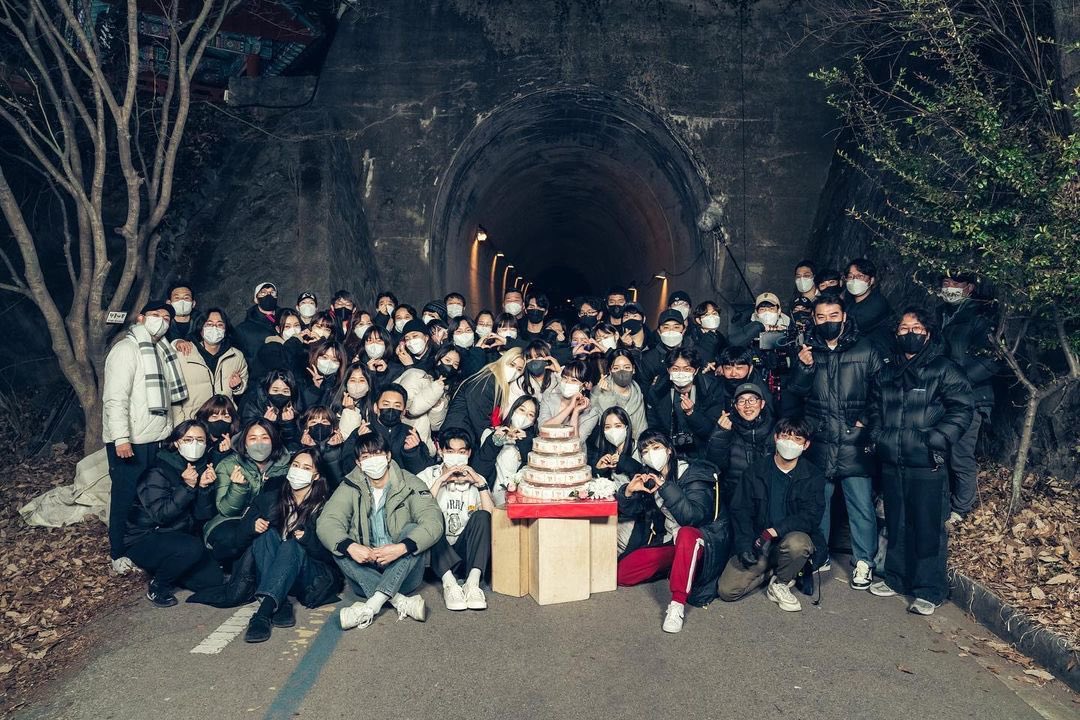 스물다섯 스물하나 4주년 ❤︎
무려 코로나 시절이라서 단체사진에 마스크 끼고있음