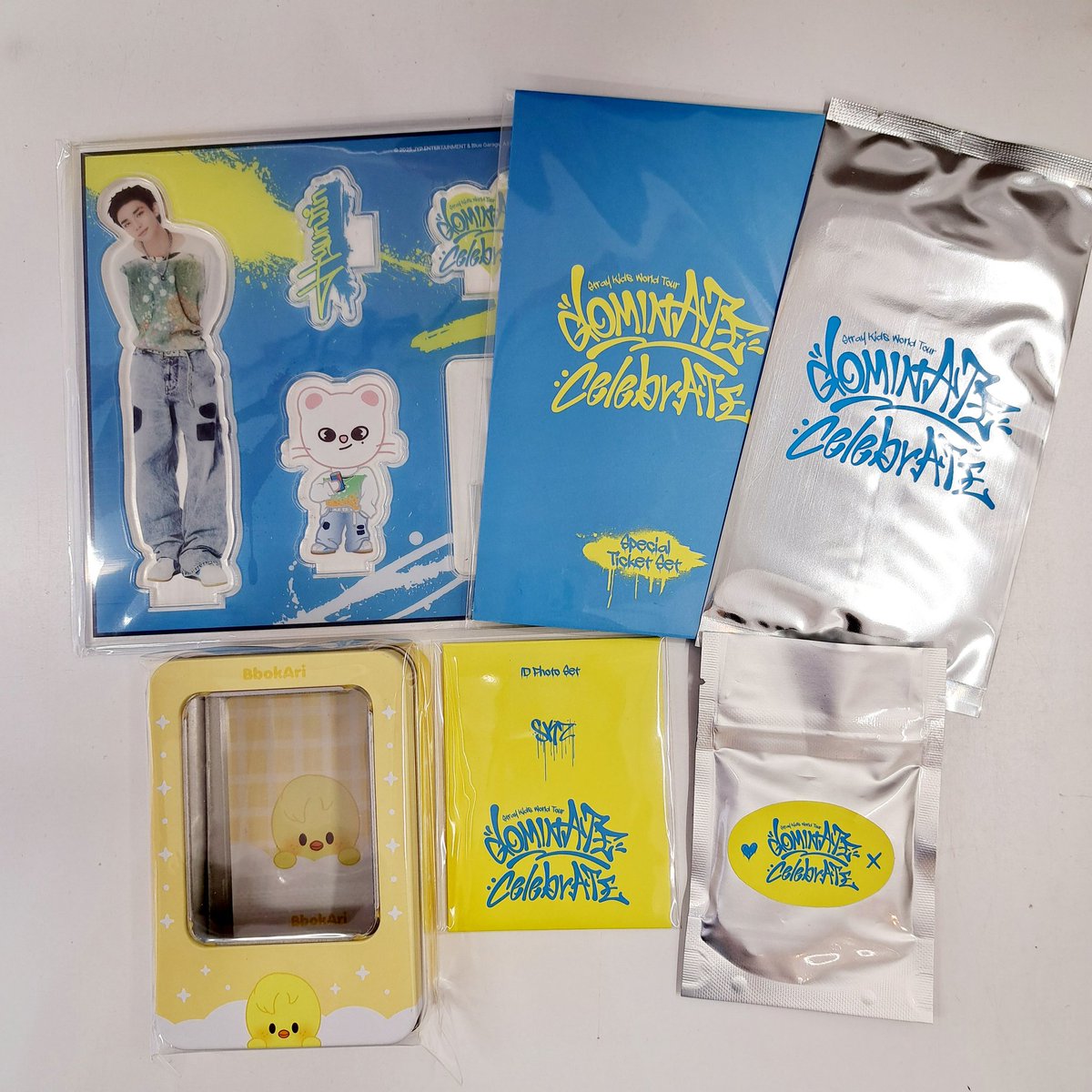 Moiza Rind ️STRAYKIDS ️ 「CELEBR ATE」のグッズ発売中です グッズを¥5,500(税込)ご購入ごとにランダムでトレカ1枚プレゼント🐥 ...