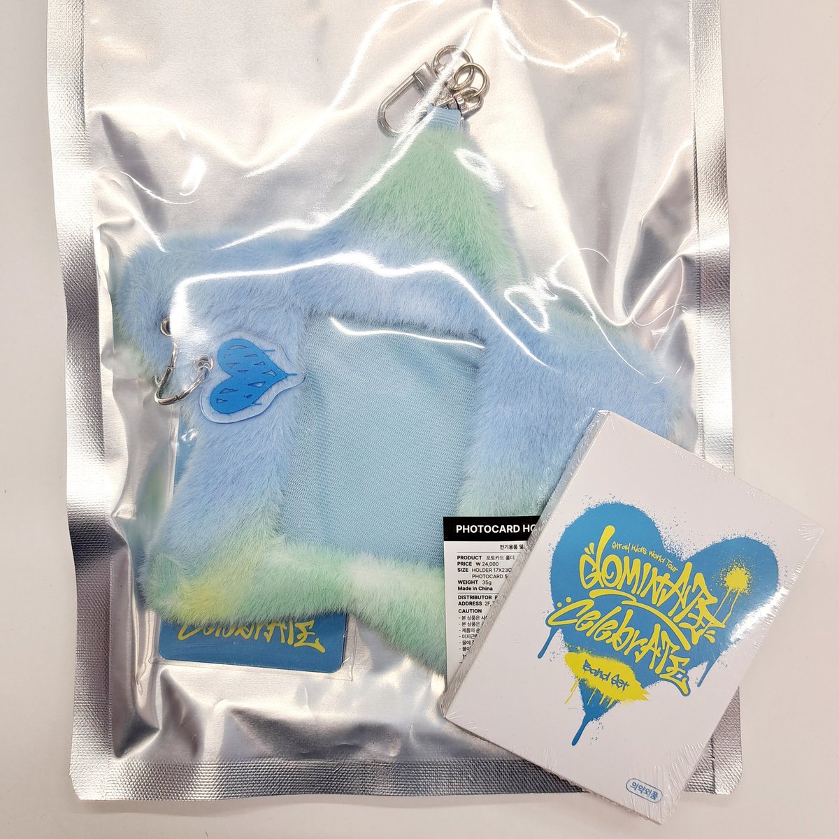 Moiza Rind ️STRAYKIDS ️ 「CELEBR ATE」のグッズ発売中です グッズを¥5,500(税込)ご購入ごとにランダムでトレカ1枚プレゼント🐥 ...
