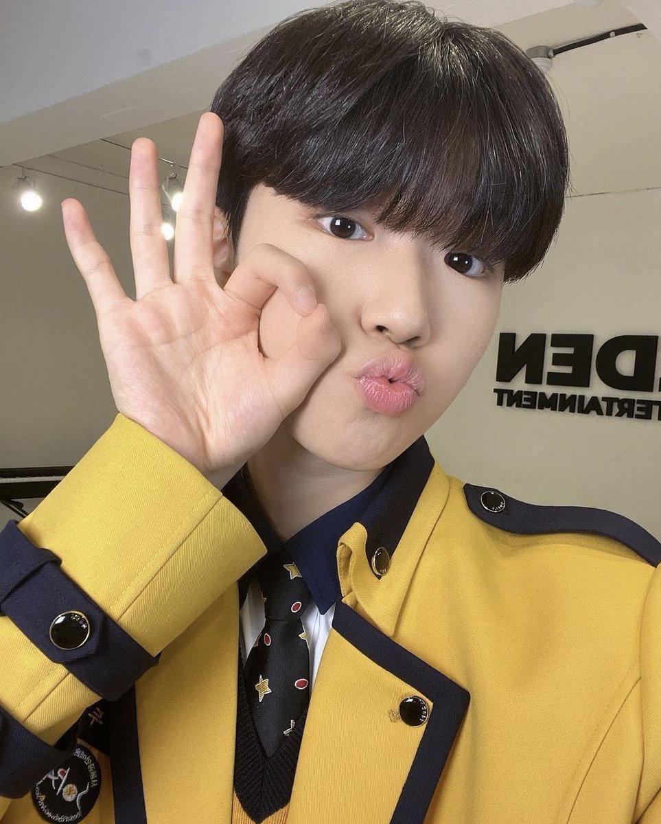 twotofive's tweet photo. 생각해보니 원래 그러햇음………………..
아 이건 아니야 이건 아니야 https://t.co/0UZ9laF3j8