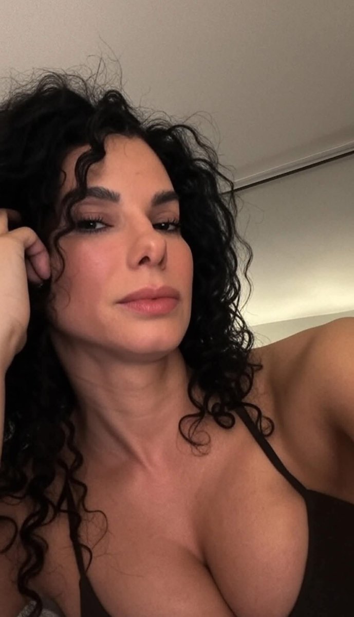 bullock_sa0o's tweet photo. Hey!! 

#sandrabullockfanfrance 
#SandraBullock https://t.co/2oxdmXbiBo