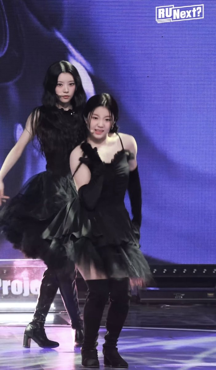 eussyoeussyo's tweet image. 모카언니 이영상에서 진짜 김민희급으로 섹시한 오라를 뿜고잇는데 앞에 아기코끼리 덤보 너무웃김 제발 미안해