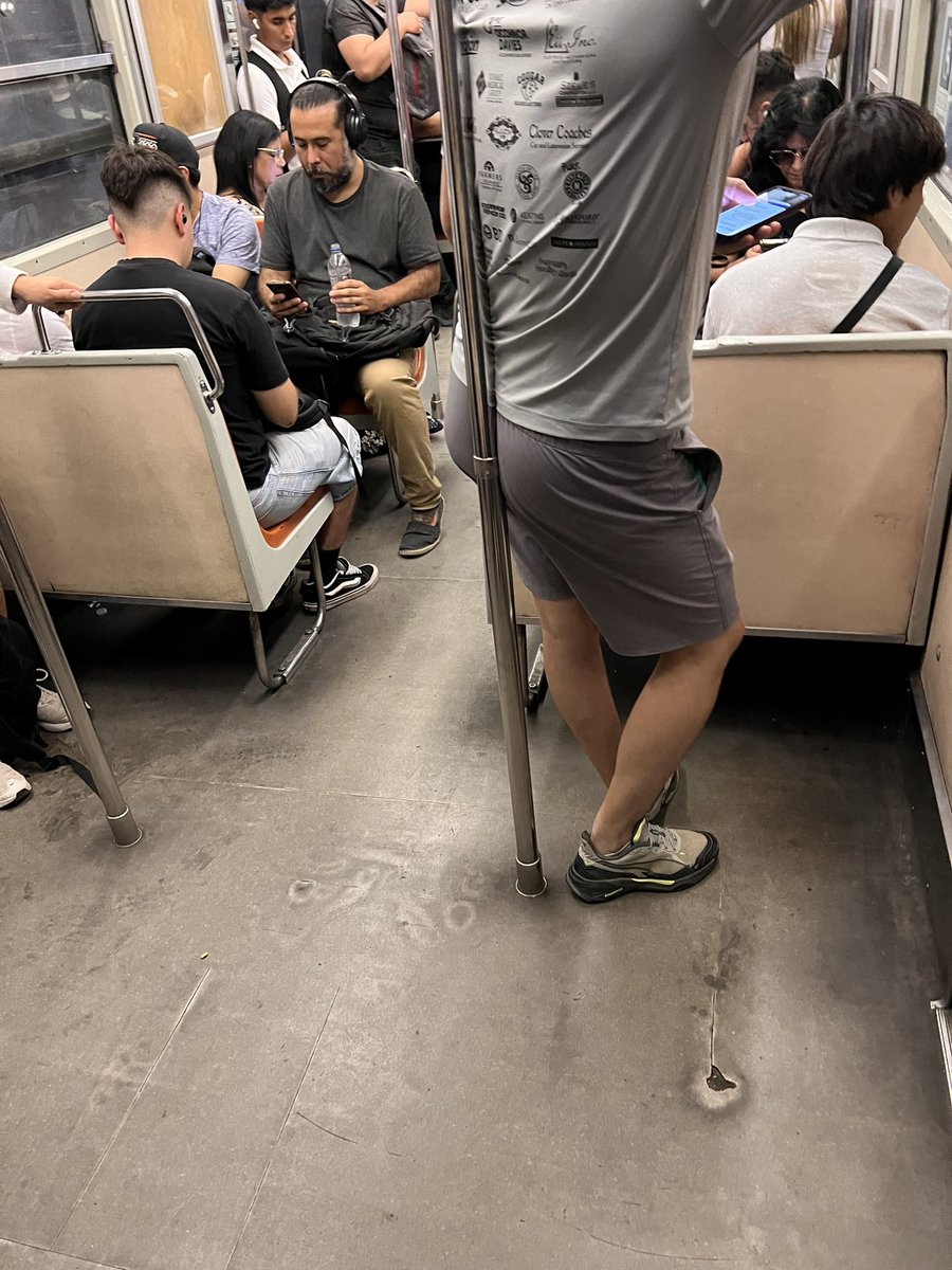 Por que me tientan uno intenta de ir tranquilo en el metro 🥹🥹🥹