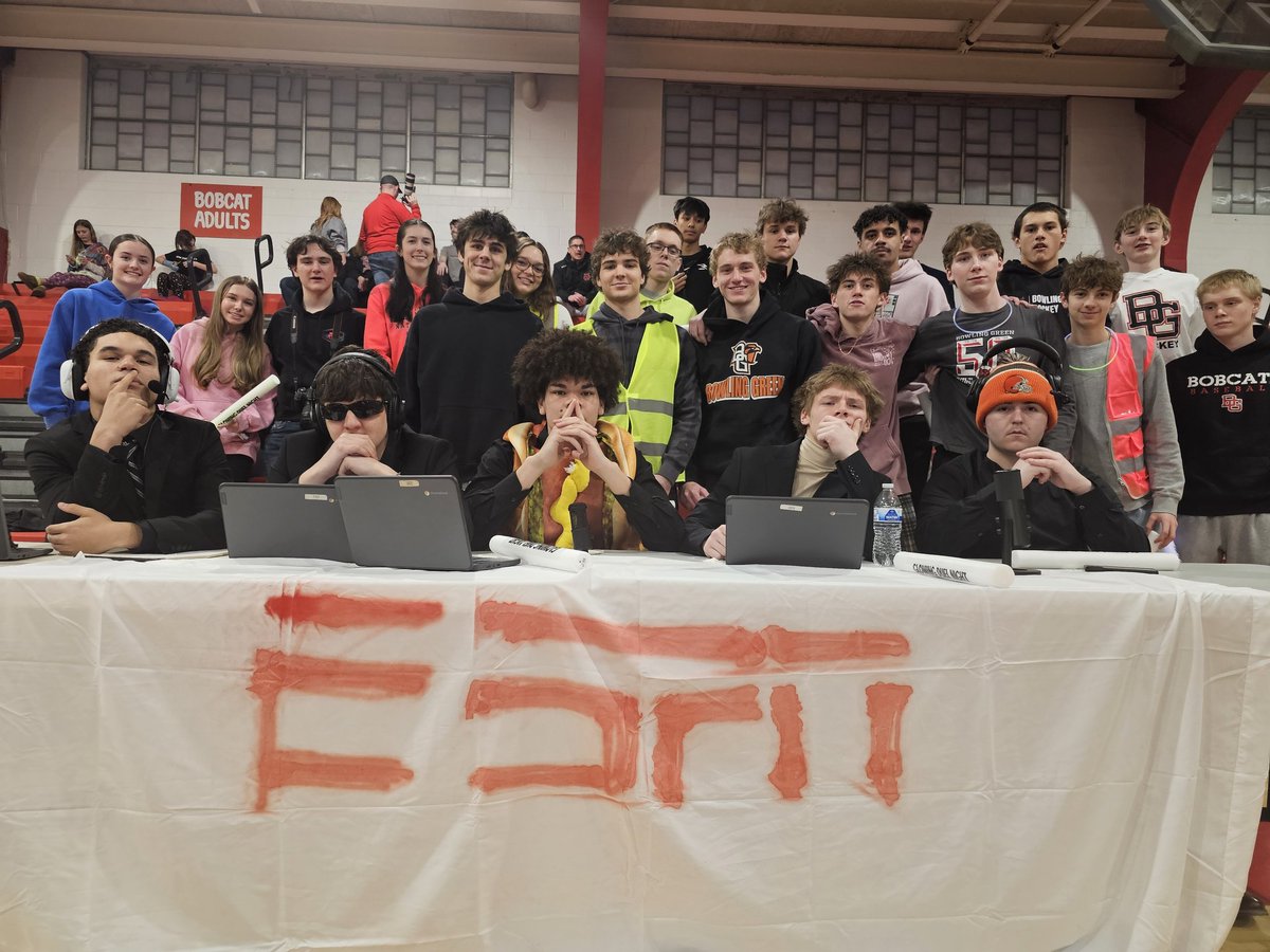 bghsSABKeyC's tweet photo. Bobcats glow different. Senior Night! #SSOTW @BCSNsports https://t.co/wCWS15g77x