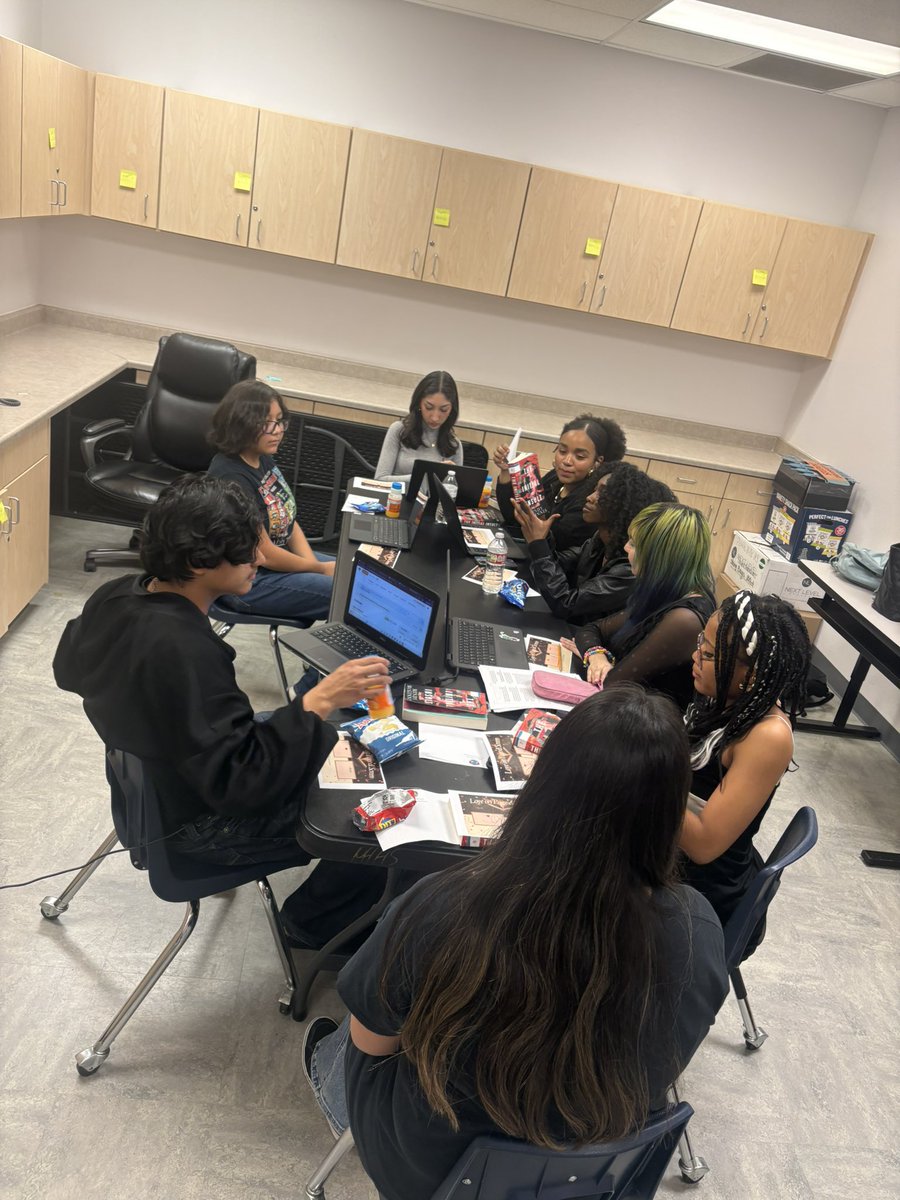 Pebble Hills HS Lib tweet media