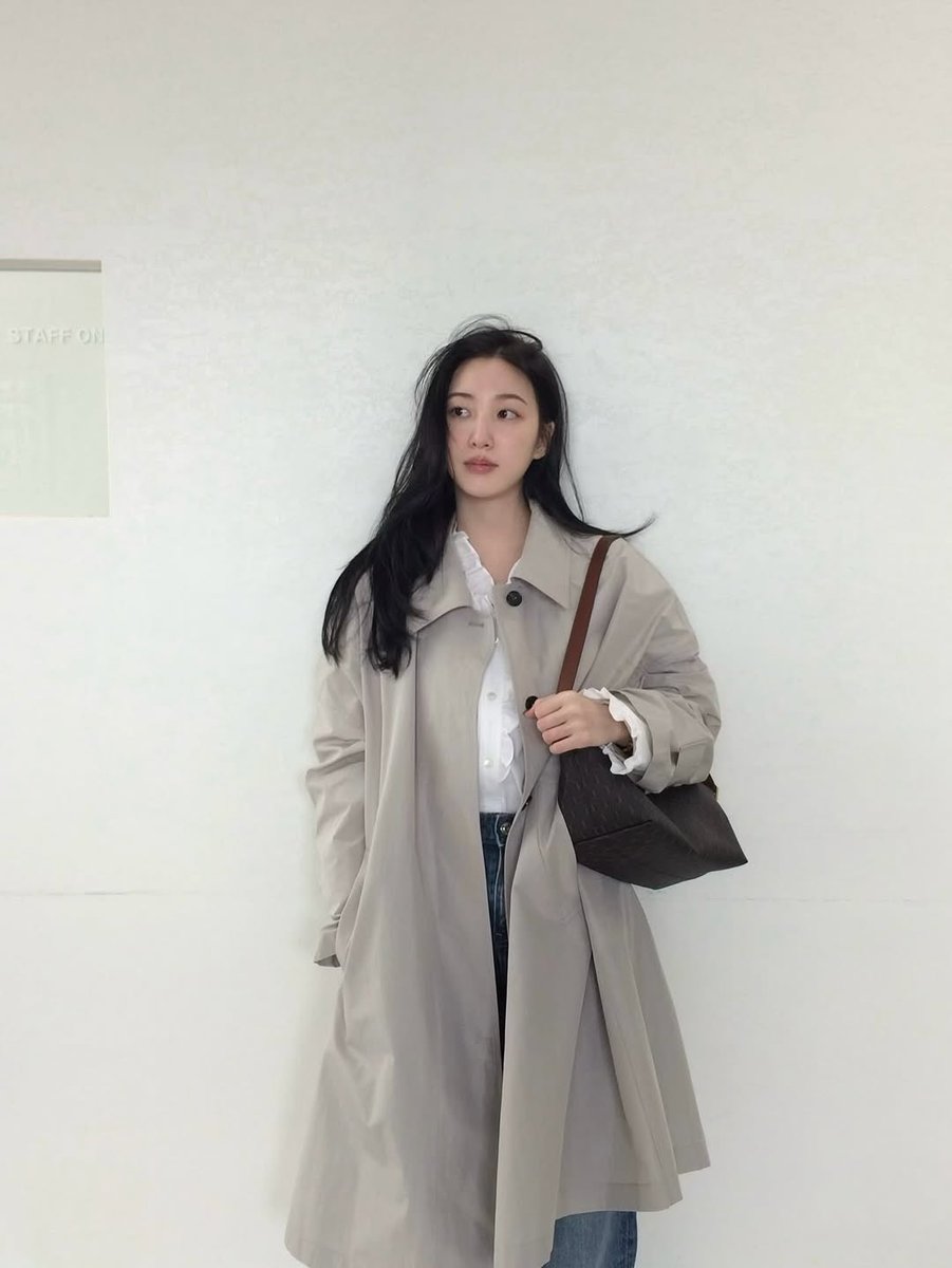 iluv260's tweet photo. she is the definition of chic 🤍 https://t.co/rM1QFjkH6O