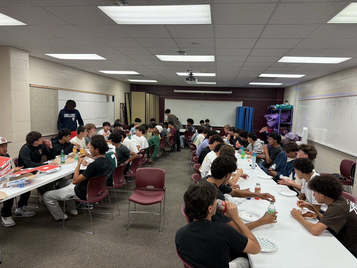 SCHSMensSoccer's tweet photo. All three teams got to get together tonight and have Team Dinner &amp; are getting to cheer on the reigning State Champions vs North Shore! @sc_ladyhoops #PACK https://t.co/JVDBxQpDXO