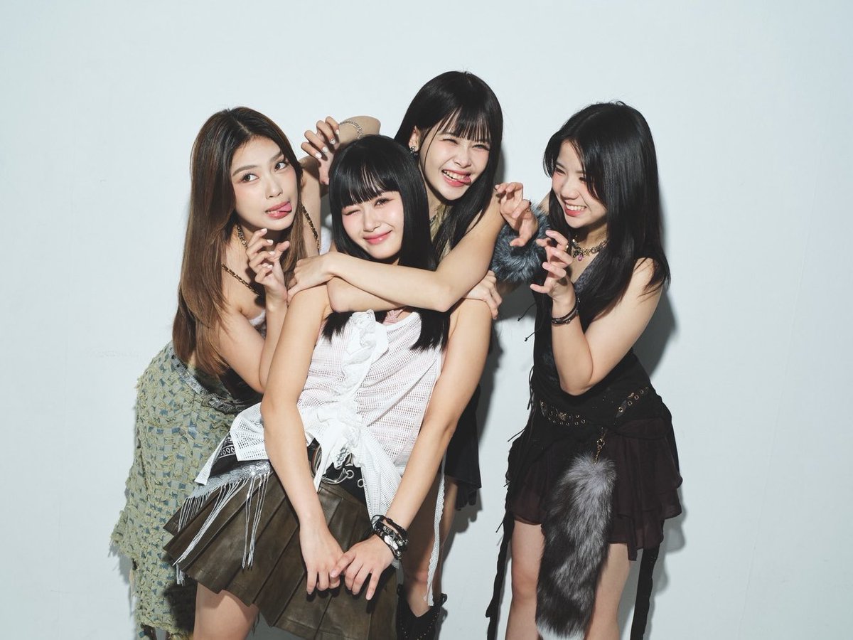 <a href="/twice_mixx/">🍭 JeanXx 🍭</a> lemme introduce you to QUADLIPS! they literally have a members from Indonesia, Thailand, Japan, and the Philippines.

SEApop! 🇮🇩🇹🇭🇯🇵🇵🇭