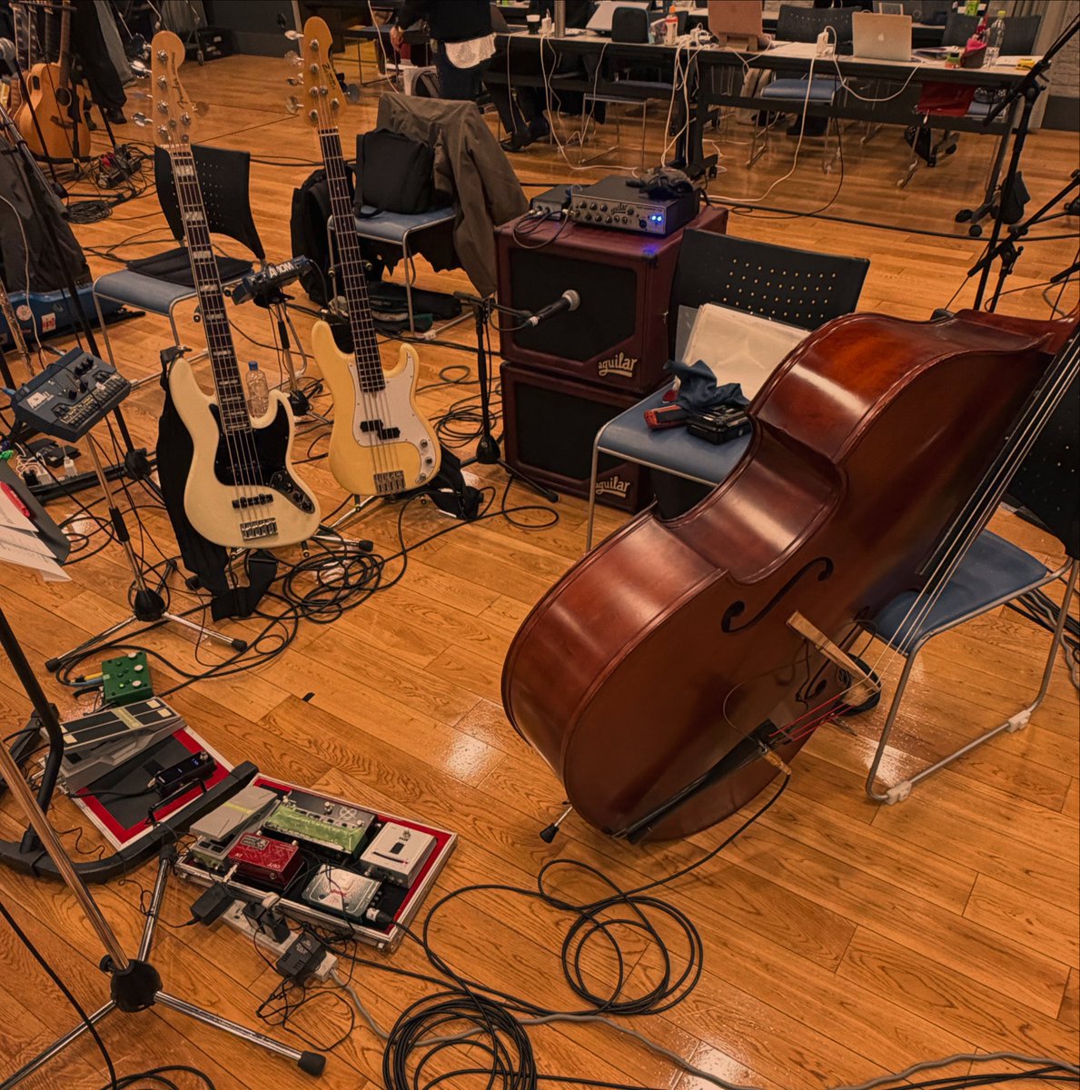 kouichifunabiki's tweet photo. リハ初日終了。いつものメンバーでわいわいやっております。

#bass #doublebass #AtelierZ #PB5   #aguilar #tonehammer500 #SL112 #fender https://t.co/2a3nQEOY71