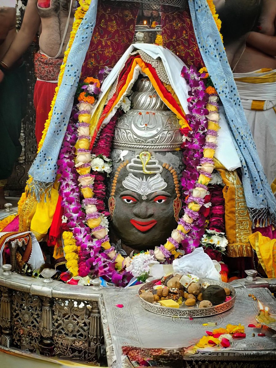 श्री महाकालेश्वर ज्योतिर्लिंग जी के आज के भस्म आरती श्रृंगार दिव्य दर्शन 12.02.2026
Jai shree mahakal Maharaj ki