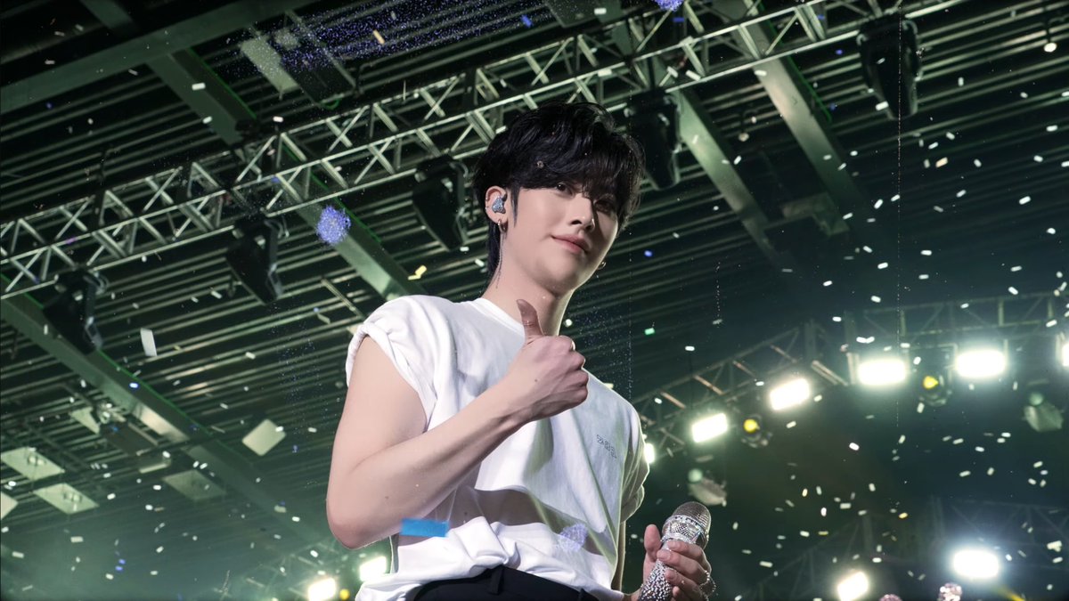 bobaruirui's tweet photo. i dont like yalls tone of blaming yuehua for SOLELY breaking them apart and wanting ricky to continue under wakeone just cause other members agreed 😀

lets also put blame on wakeones drastic mistreatment for ruining his last 2.5 years as an idol shall we? https://t.co/dVqso6sVue